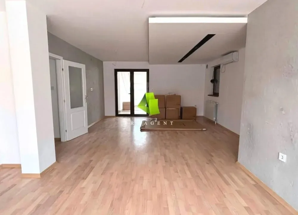 Prodaja, četvorosoban stan, 149m², Pantelej, Niš