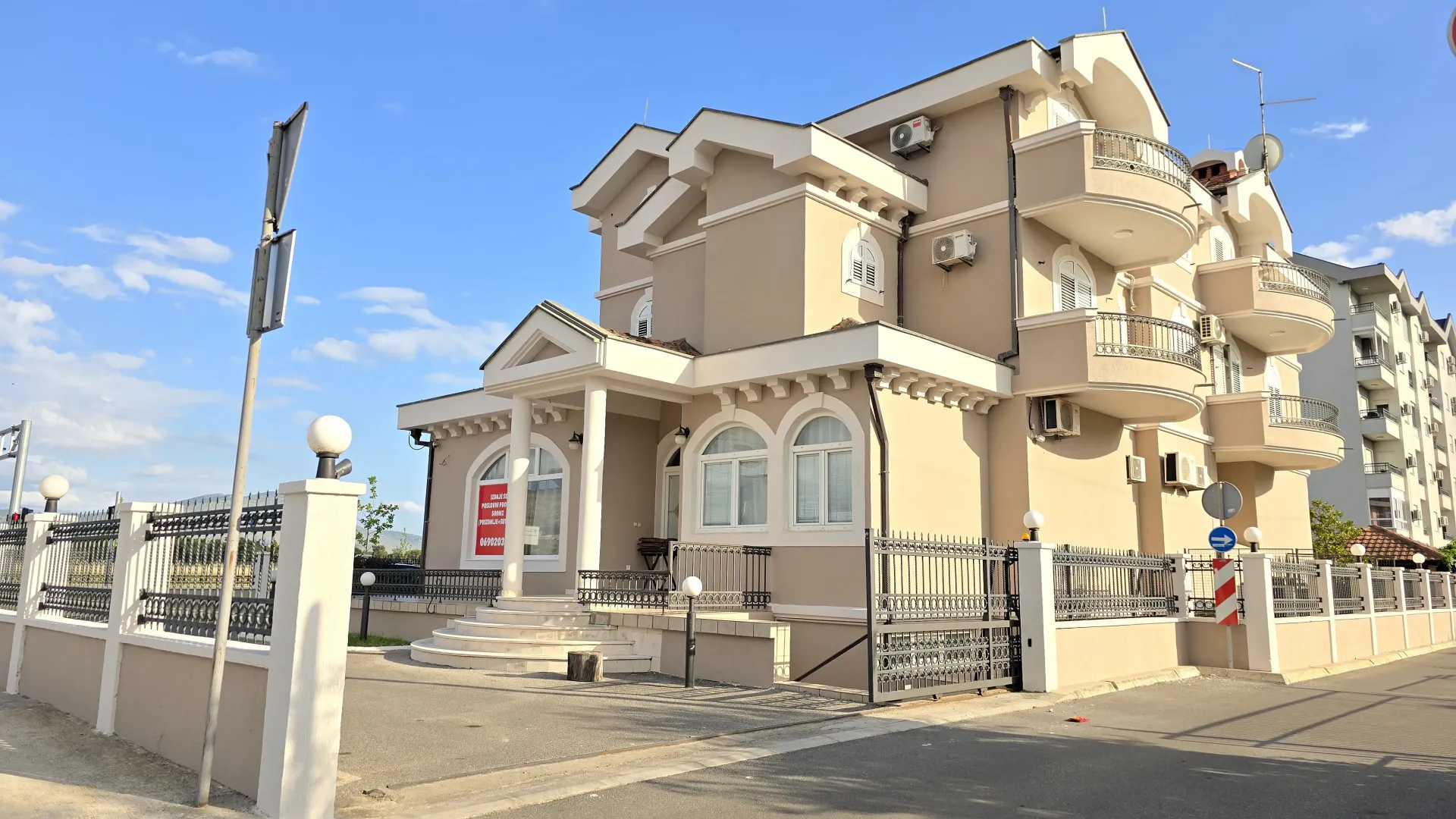 Rent, office space, 500m², Stari Aerodrom, Podgorica