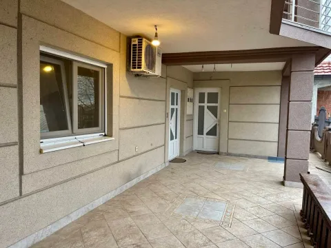 Izdavanje, dvosoban stan, 80m², Zelenika, Podgorica - image 12