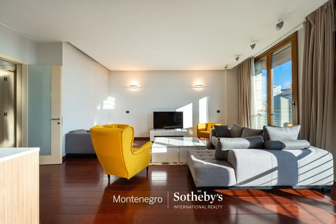 Rent, three bedroom apartment, 204m², Kod Capital Plaze, Podgorica
