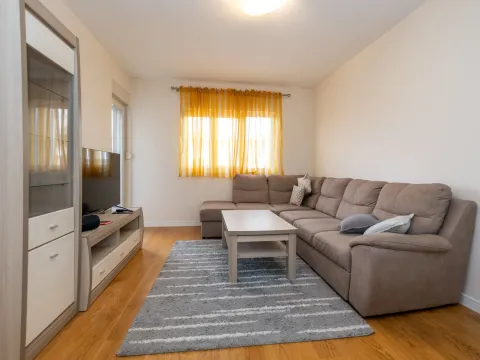 Izdavanje, dvosoban stan, 69m², Central Point, Podgorica - image 2