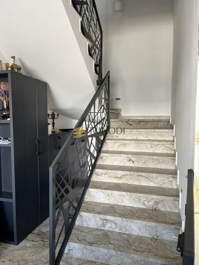 Prodaja, stan, 145m², Sremska Kamenica, Petrovaradin