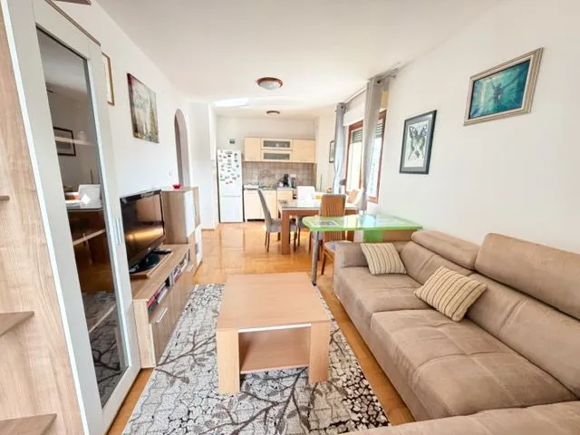 Izdavanje, jednosoban stan, 52m², Stari Aerodrom, Podgorica