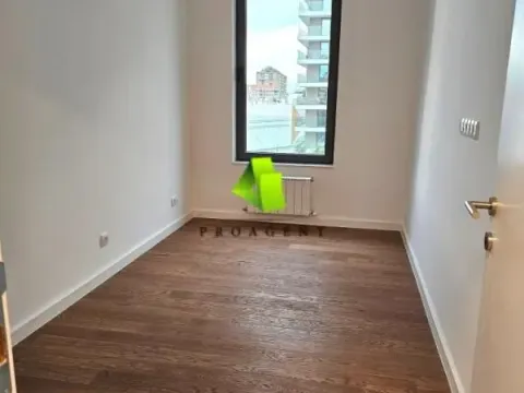 Prodaja, trosoban stan, 130m², Medijana, Niš - image 11