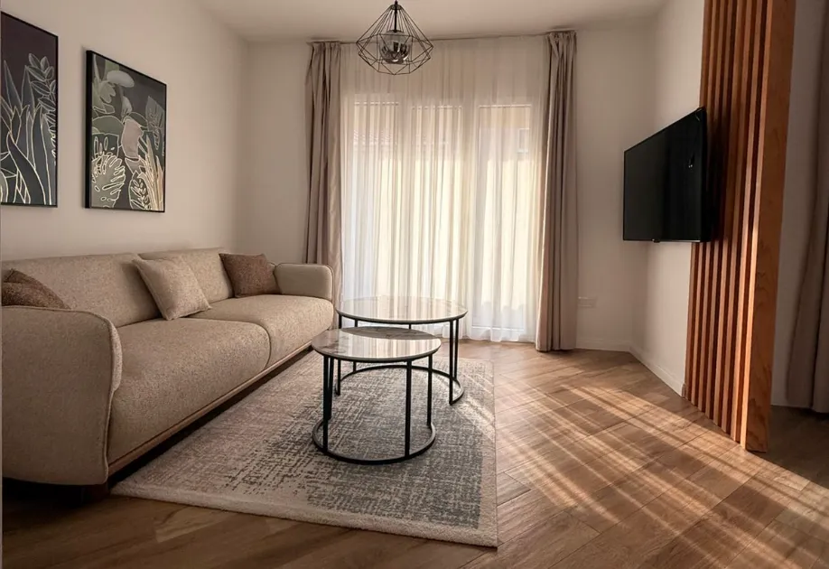 Izdavanje, dvosoban stan, 60m², Mažina, Tivat