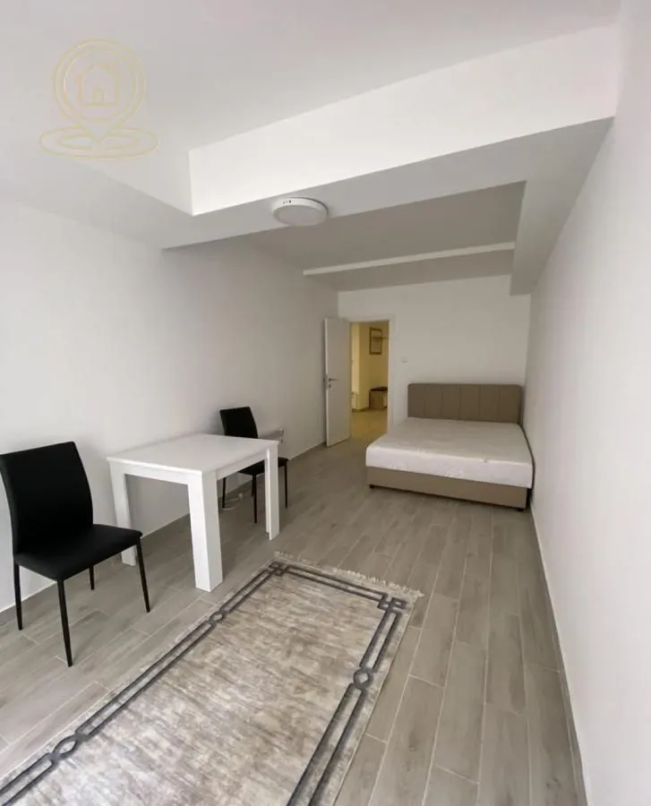 Izdavanje, dvosoban stan, 42m², Savski Venac, Beograd