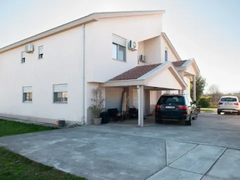 Izdavanje, kuća, 400m², Donja Gorica, Podgorica - image 3