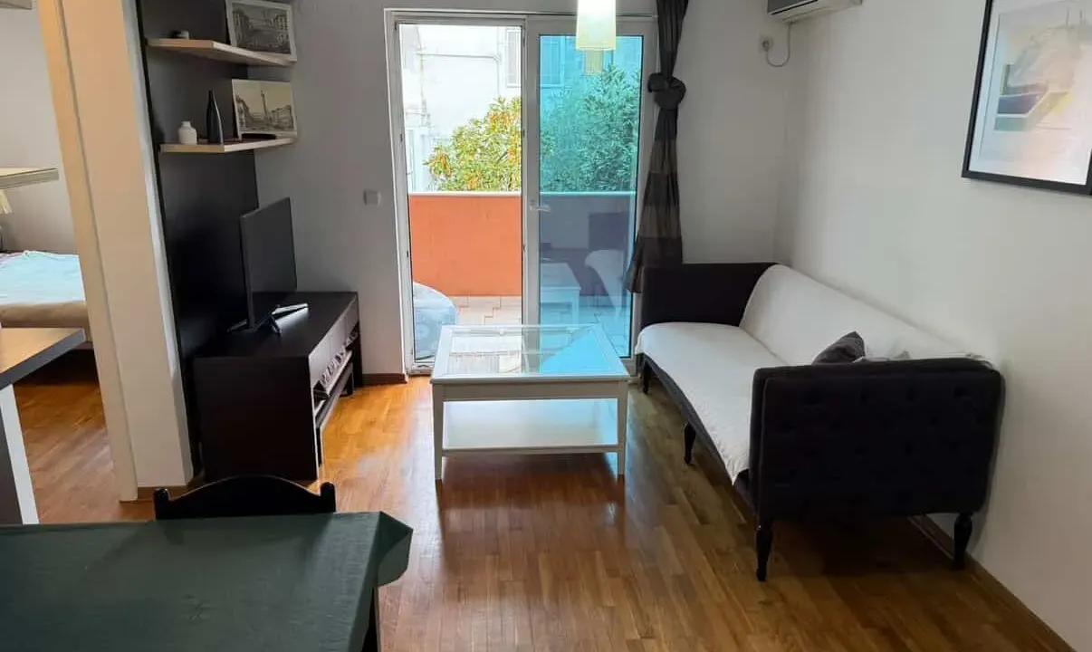 Rent, one bedroom apartment, 43m², Centar, Budva