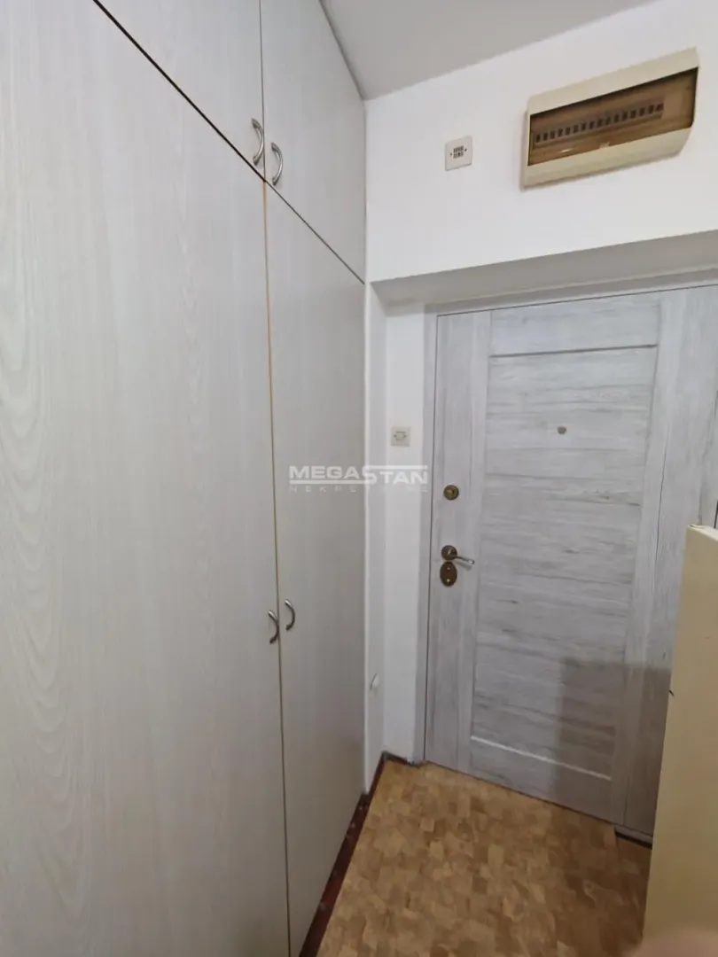 Izdavanje, jednosoban stan, 35m², Karaburma, Palilula Sve Podlokacije