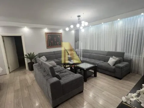 Prodaja, četvorosoban stan, 105m², Centar, Novi Sad