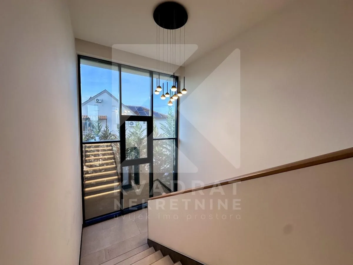 Rent, house, 230m², Gornja Gorica, Podgorica