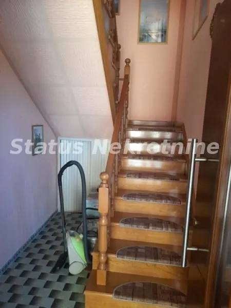 Prodaja, kuća, 194m², Šid, Srbija