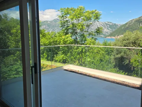 Prodaja, dvosoban stan, 85m², Stoliv, Kotor - image 2