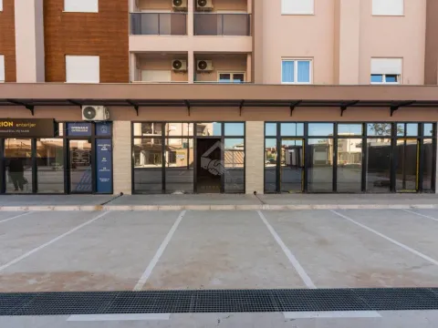 Izdavanje, poslovni prostor, 50m², Stari Aerodrom, Podgorica - image 7