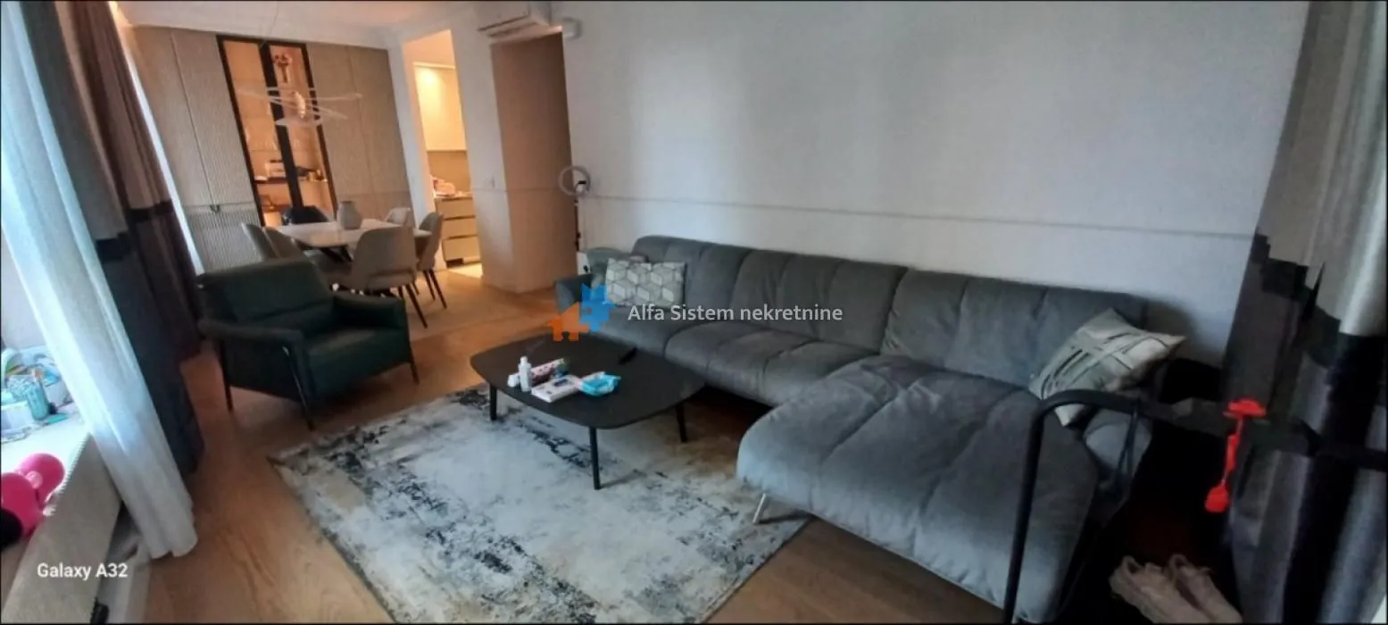 Izdavanje, trosoban stan, 92m², Savski Venac, Beograd