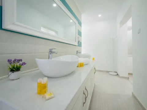 Izdavanje, kuća, 150m², Stoliv, Kotor - image 12