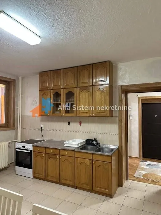 Izdavanje, trosoban stan, 105m², Savski Venac, Beograd