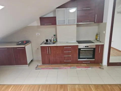 Izdavanje, jednosoban stan, 49m², Momišići, Podgorica - image 1