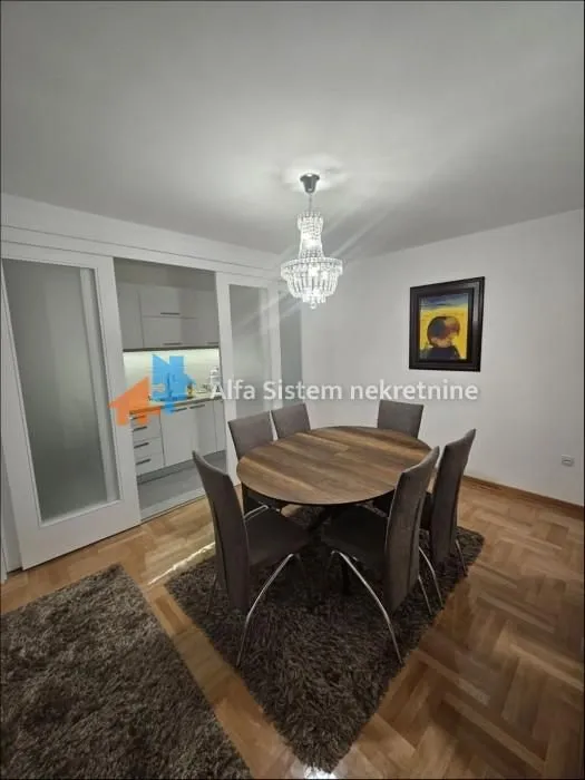Izdavanje, četvorosoban stan, 120m², Savski Venac, Beograd