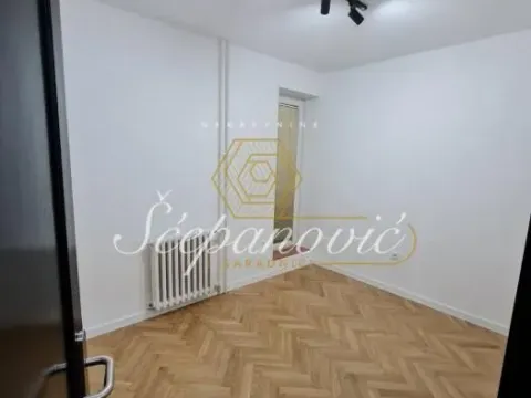 Izdavanje, trosoban stan, 55m², Centar, Novi Sad - image 9