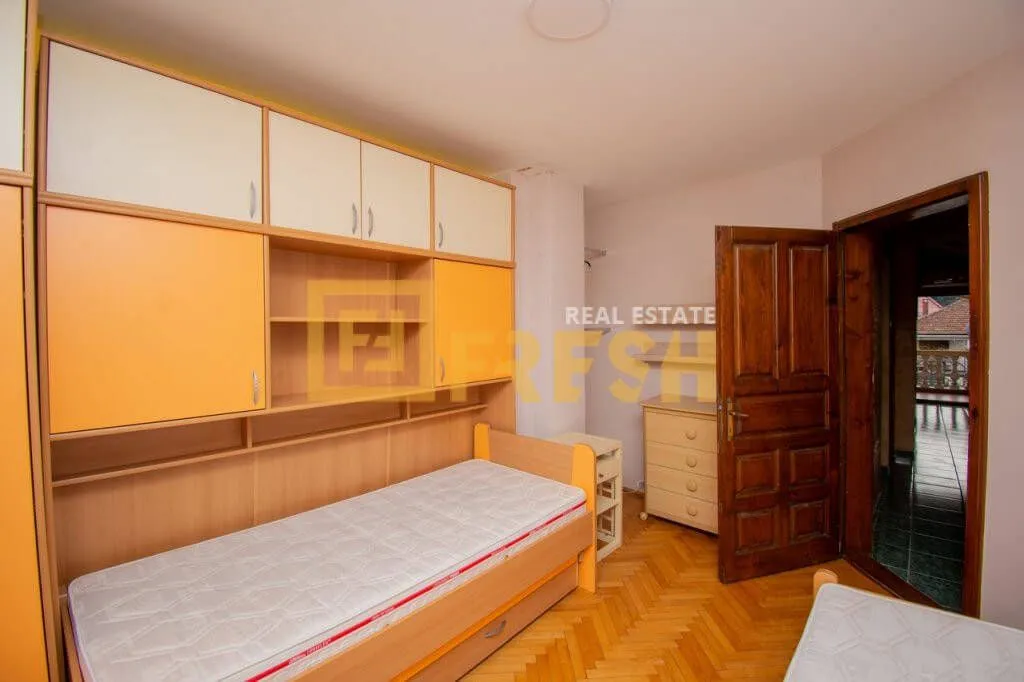 Rent, house, 200m², Konik, Podgorica