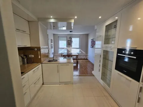 Prodaja, trosoban stan, 101m², Belvil, Beograd - image 2