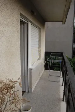 Uska terasa sa ogradom i sušačem za veš. - image 11