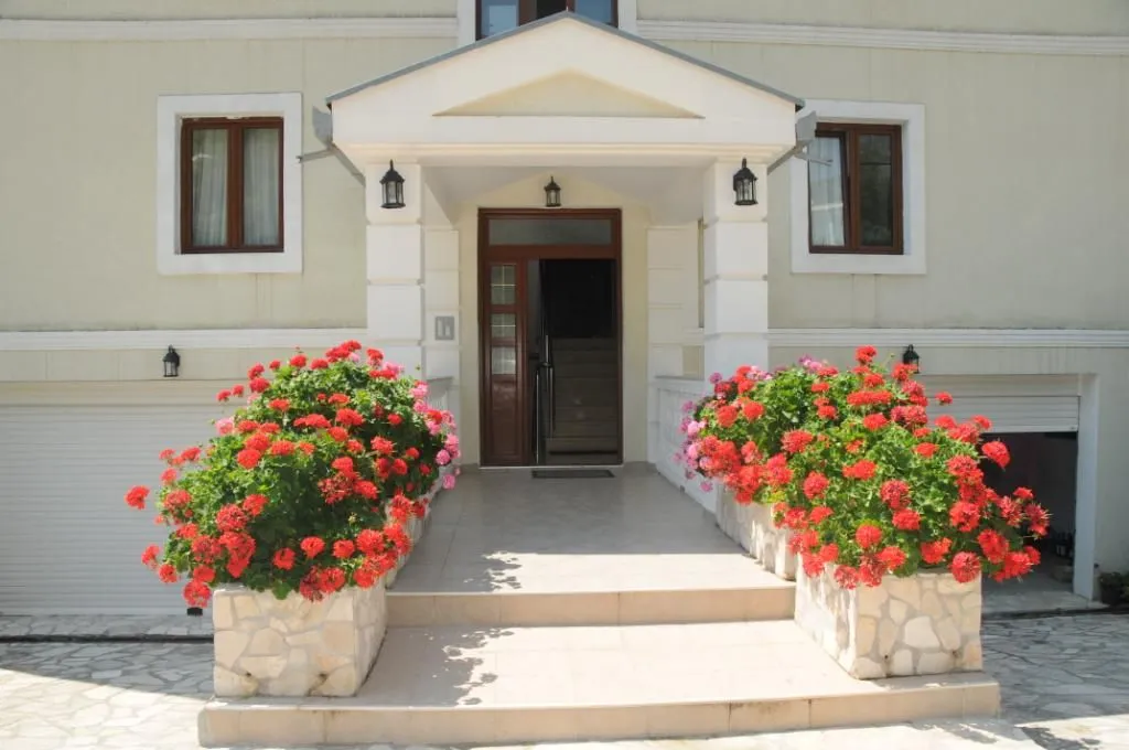 Sale, house, 1000m², Markovići, Budva