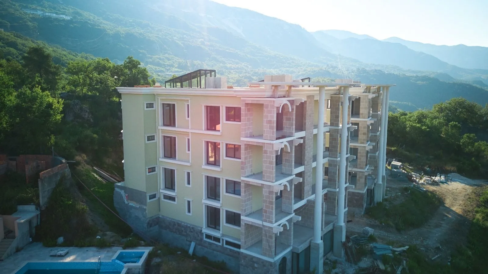 Prodaja, ugostiteljski objekat, 3600m², Markovići, Budva