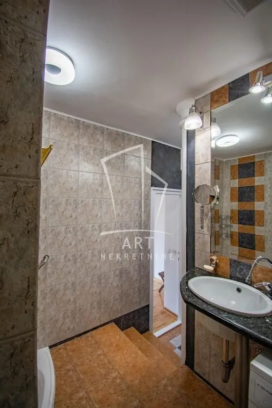 Sale, four bedroom apartment, 133m², Slavija, Vračar Sve Podlokacije
