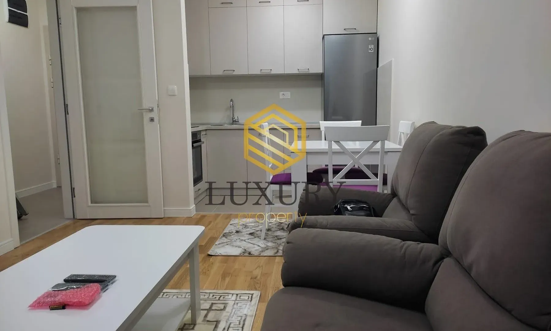 Izdavanje, jednosoban stan, 40m², Pobrežje, Podgorica