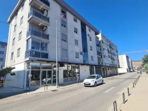 Izdavanje, dvosoban stan, 66m², Blok 6, Podgorica - image 2