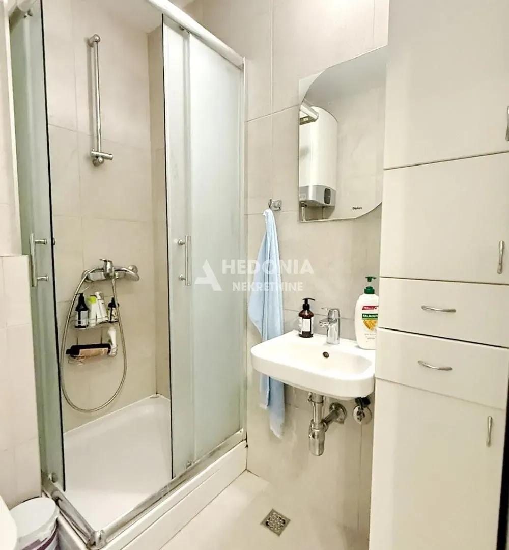 Prodaja, četvorosoban stan, 98m², Zemun Sve Podlokacije, Beograd