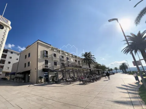 Izdavanje, stan, 96m², Tivat, Crna Gora - image 1