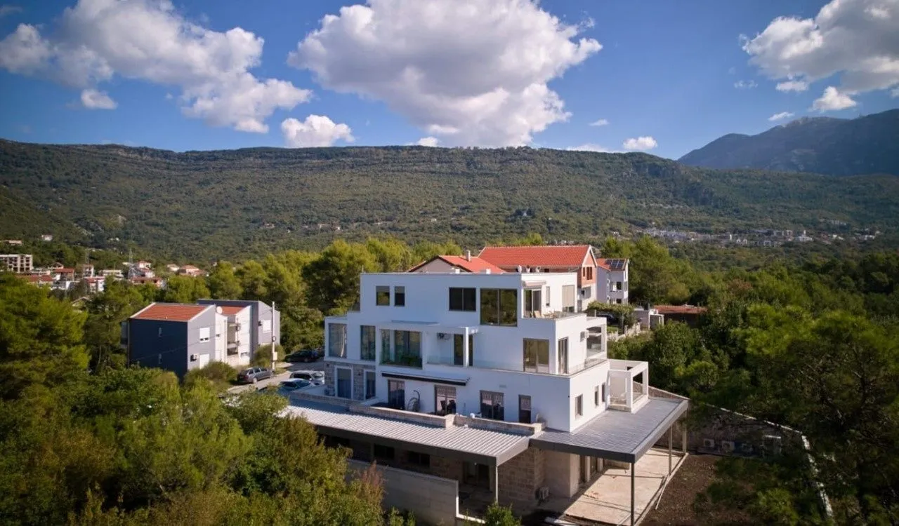 Prodaja, dvosoban stan, 90m², Tivat, Crna Gora