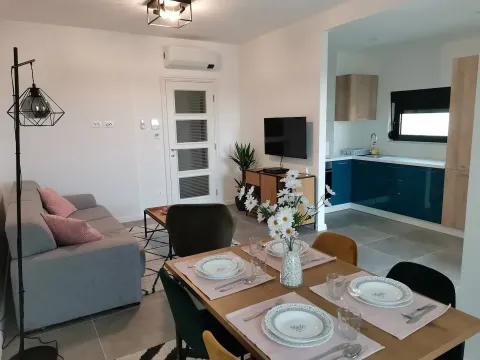Rent, apartment, 83m², Tivat, Crna Gora - image 1