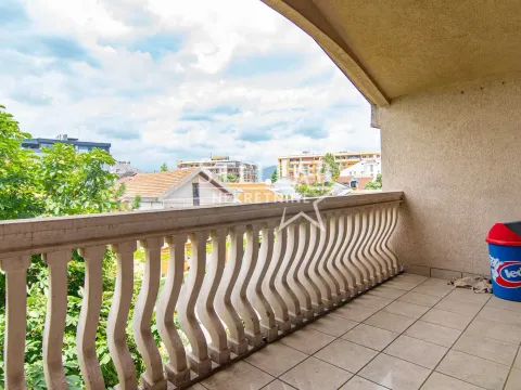 Izdavanje, poslovni prostor, 120m², Stari Aerodrom, Podgorica - image 12