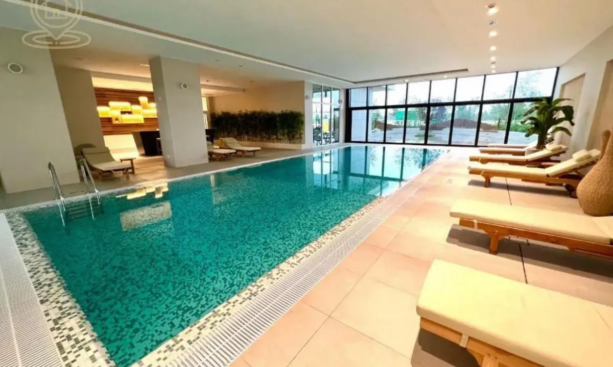 Izdavanje, trosoban stan, 120m², Savski Venac, Beograd