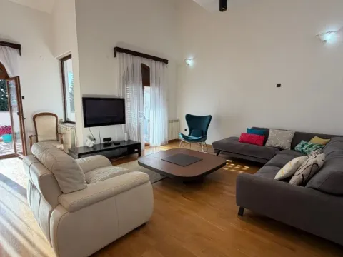 Izdavanje, stan, 285m², Gorica C, Podgorica - image 17