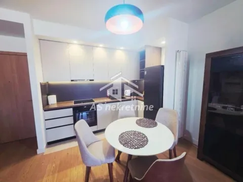 Izdavanje, trosoban stan, 76m², Savski Venac, Beograd - image 8