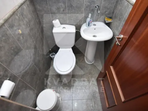 Izdavanje, četvorosoban stan, 100m², Vezirov Most, Podgorica - image 11