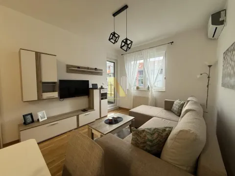 Izdavanje, jednosoban stan, 37m², Bulevar Evrope, Novi Sad Sve Podlokacije - image 2