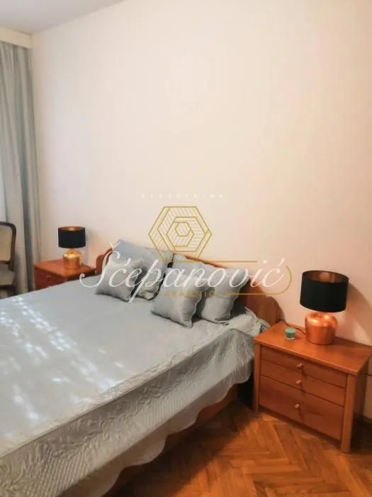 Izdavanje, dvosoban stan, 64m², Centar, Novi Sad