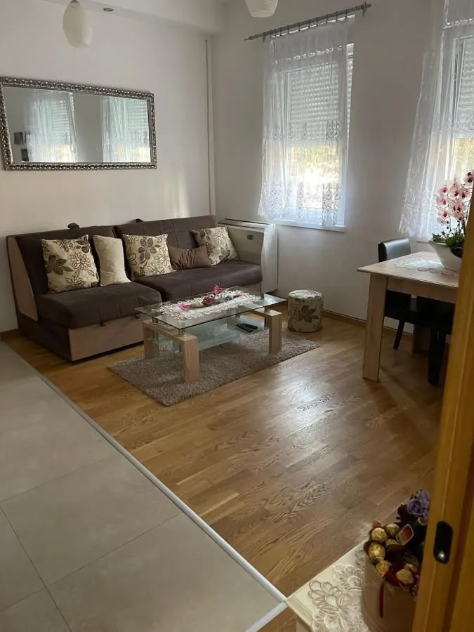 Izdavanje, jednosoban stan, 34m², Salajka, Novi Sad Sve Podlokacije