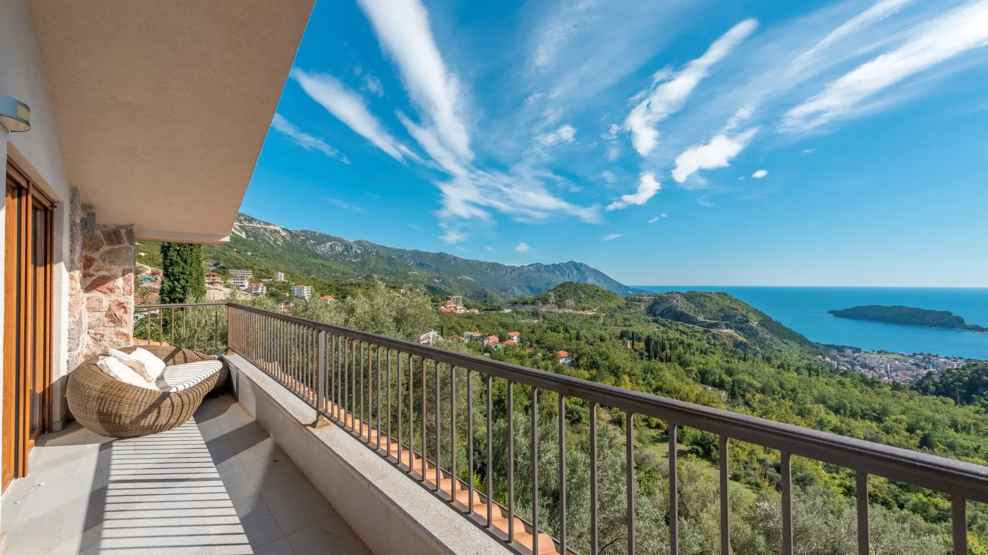 Sale, house, 280m², Markovići, Budva
