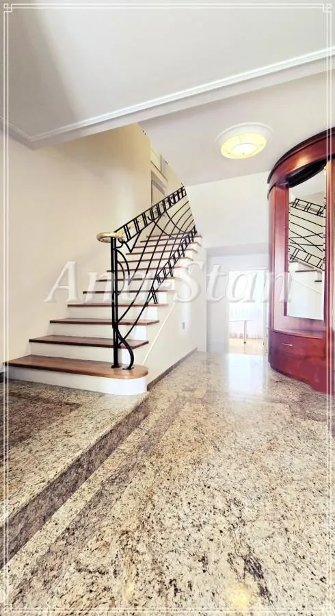 Rent, house, 290m², Voždovac Sve Podlokacije, Beograd
