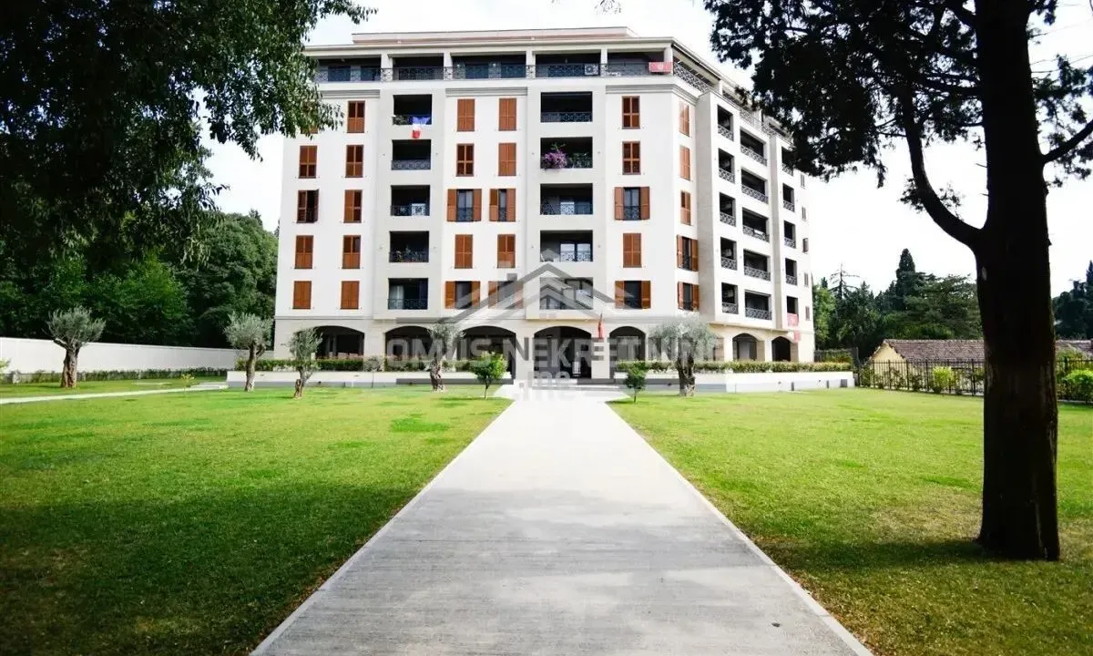 Izdavanje, jednosoban stan, 55m², Gorica C, Podgorica