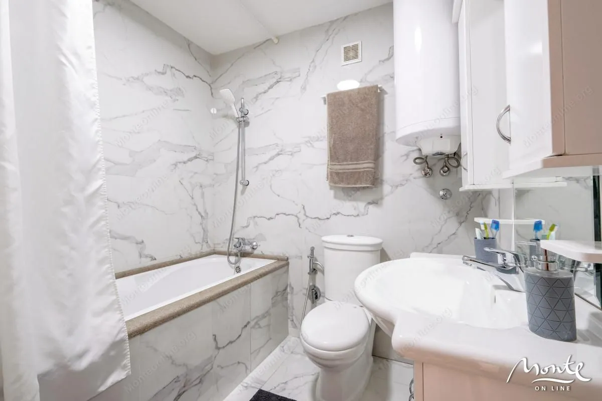 Prodaja, dvosoban stan, 110m², Centar, Tivat
