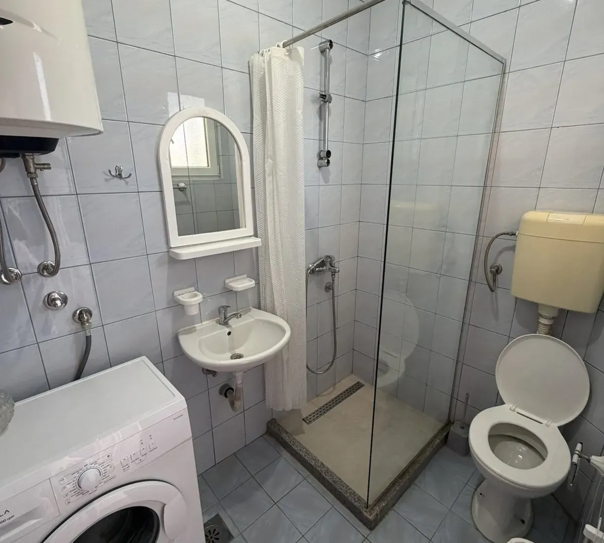 Izdavanje, jednosoban stan, 45m², Zlatica, Podgorica