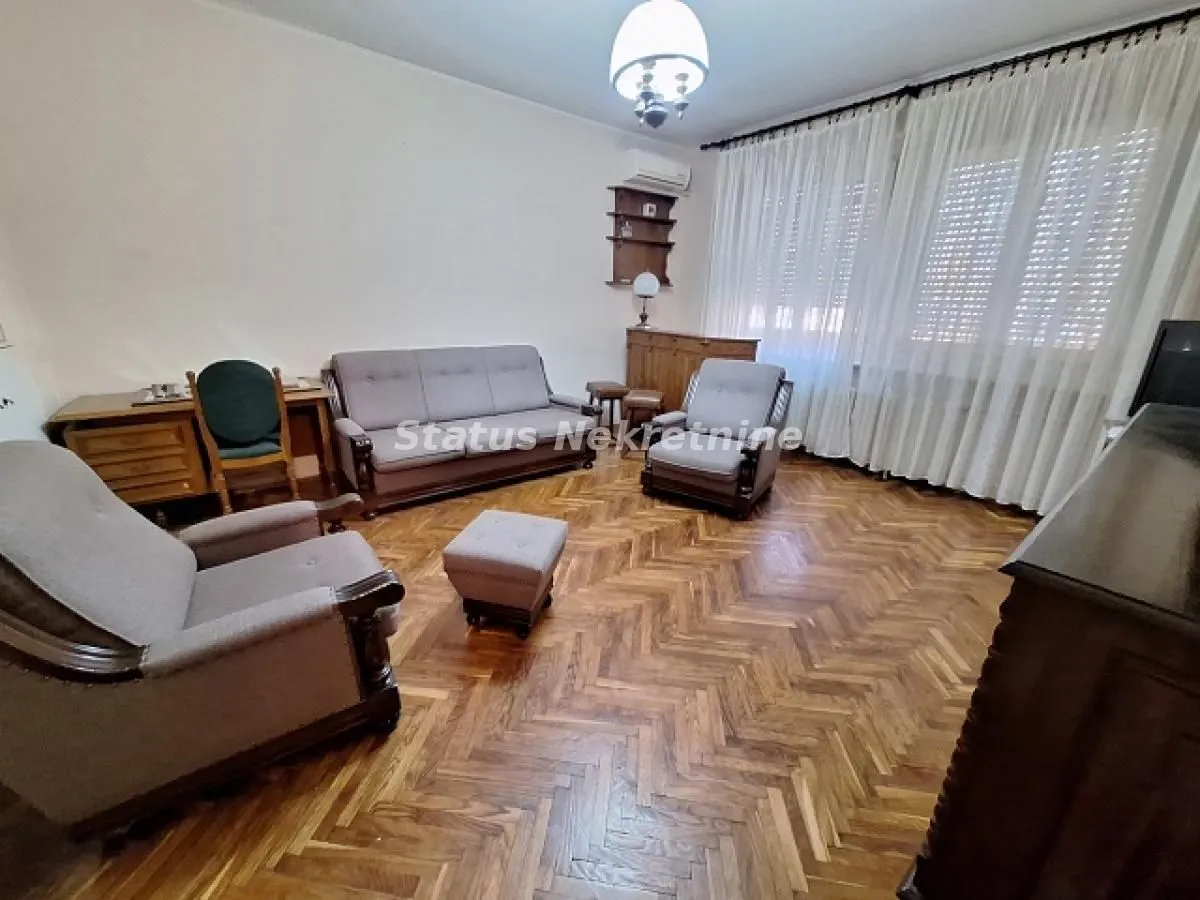 Izdavanje, dvosoban stan, 64m², Centar, Novi Sad